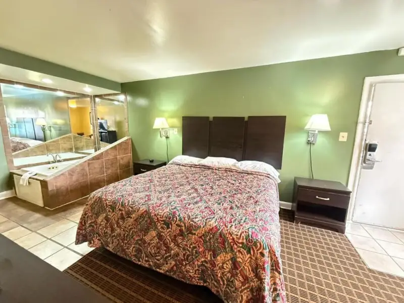 King Room with Spa Bath Smoking